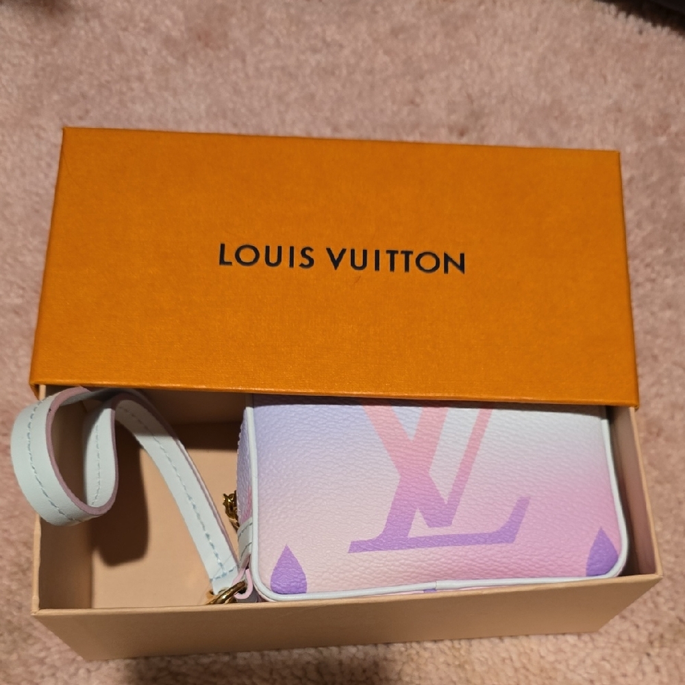 LOUIS VUITTON